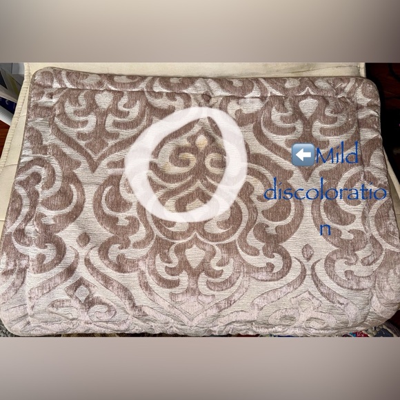 Luxurious Queen size Cream and Tan/Gray Comforter Set, Ornate,like new+3 pillows - Picture 15 of 15